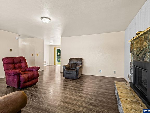 5th image of 305 Ironwood St