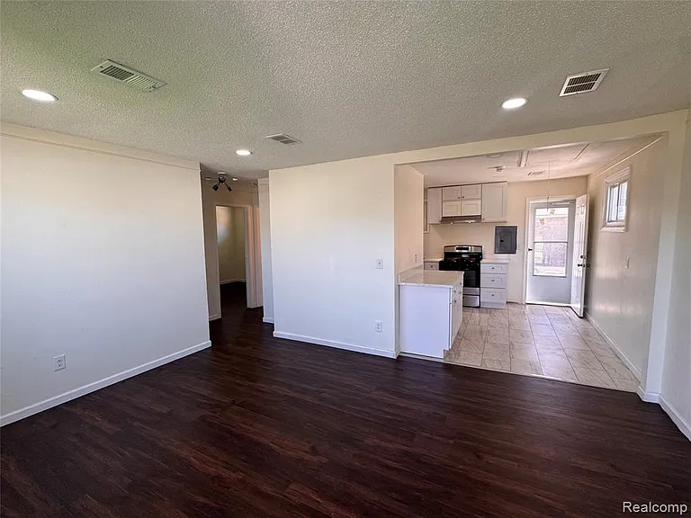17611 Clarann St — Photo 2
