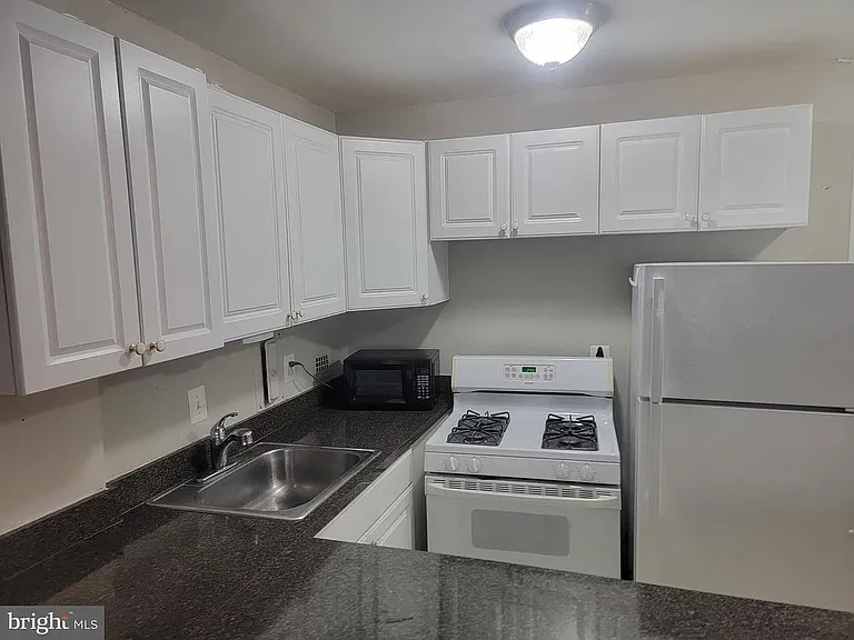 922 24th St NW — Photo 7
