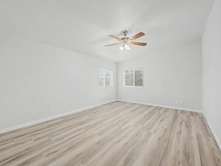 2728 W Smoketree St #5 — Photo 1