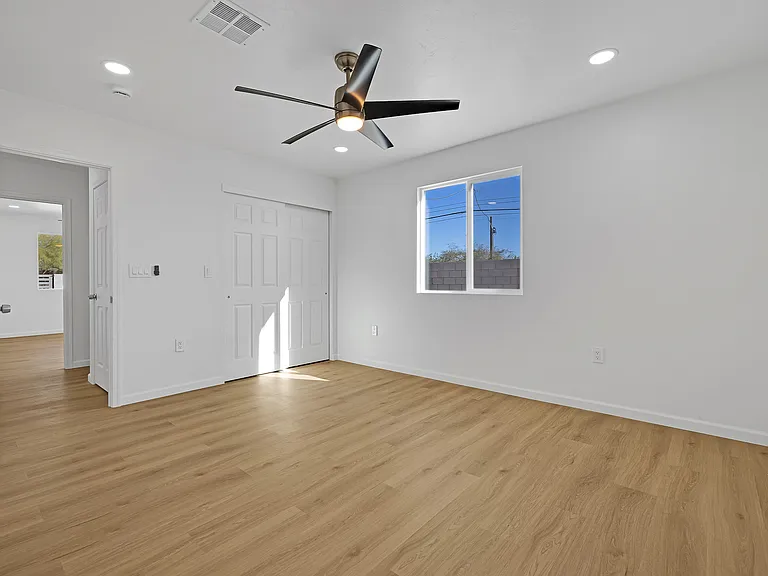 948 E Waverly St #B — Photo 23
