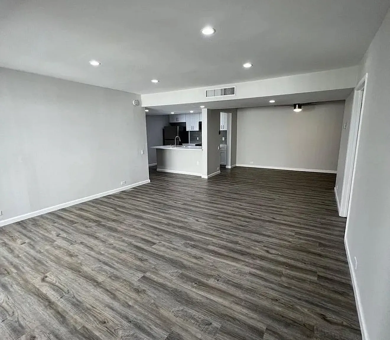 2 bed, 1250 sqft, $3,598 — Photo 4