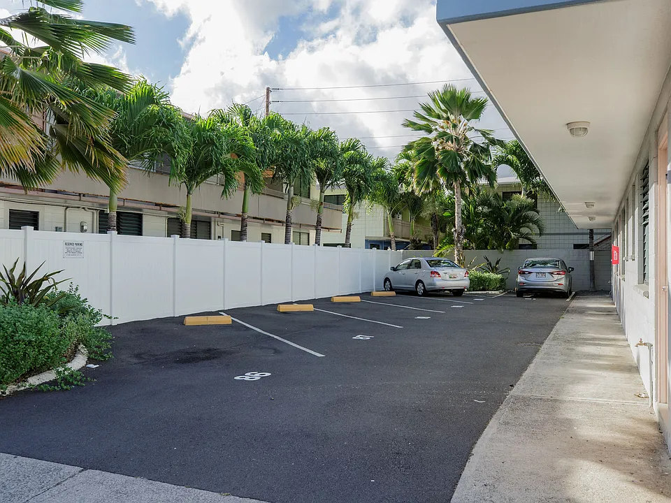 Kapiolani Village exterior building and parking lot