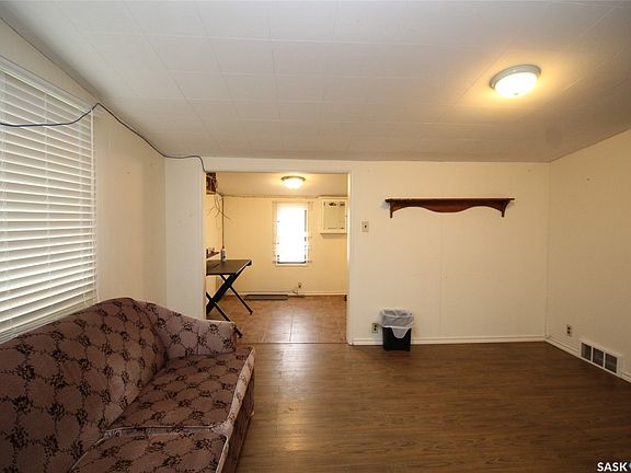 4th image of 403 4th Street W