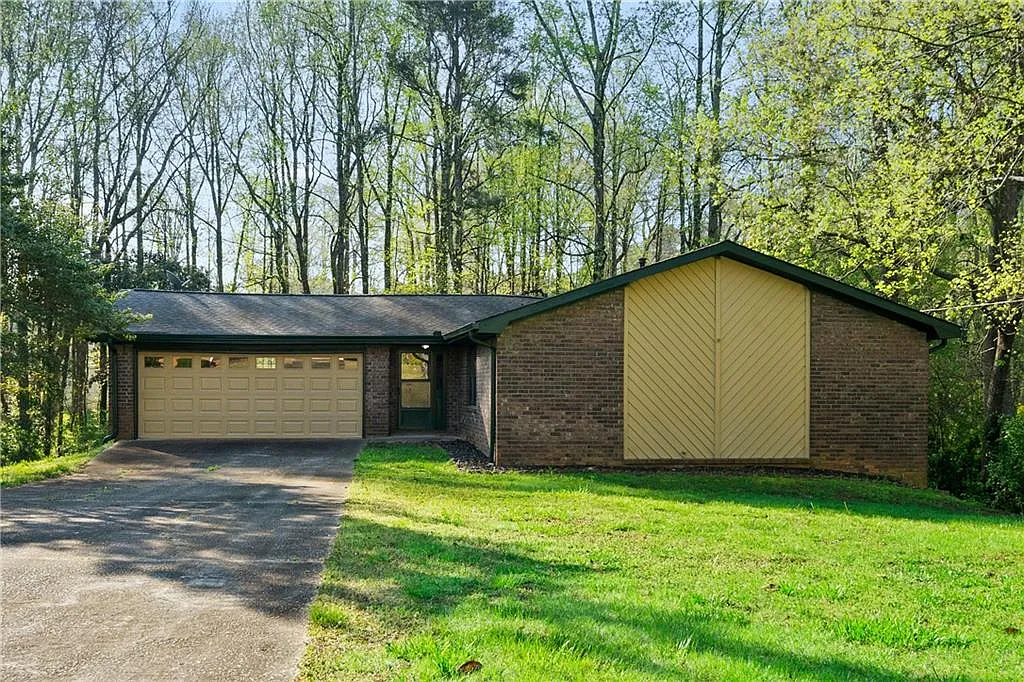 3 bed, 2.0 bath, 1422 sqft, $1,750 — Photo 2