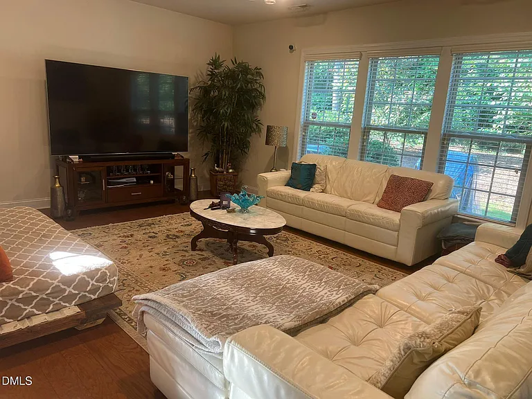 403 Daylin Dr — Photo 10