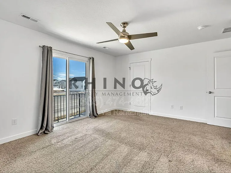 880 N Herman Dr — Photo 15
