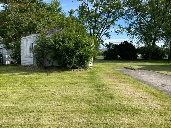 809 W Washington St, Harvard, IL 60033