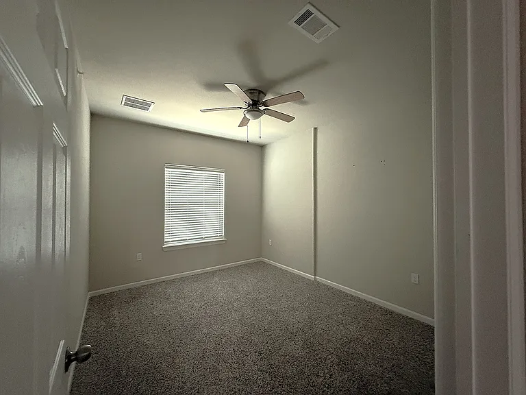 230 Heritage Ct — Photo 10