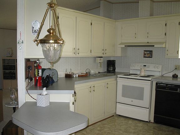 4th image of 204 York Cottage Dr