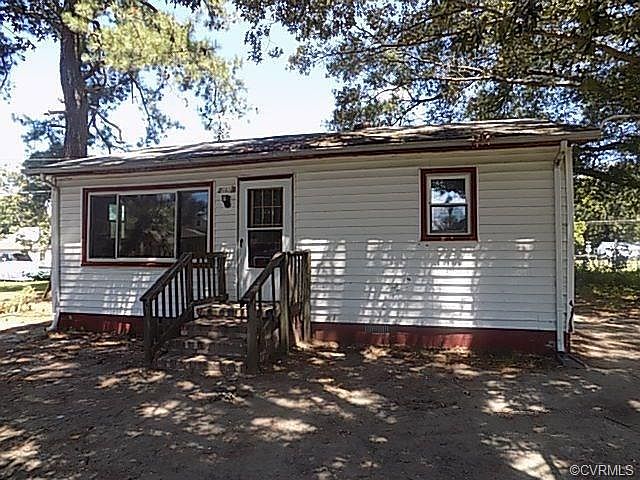 1st image of 25618 Surry Ave