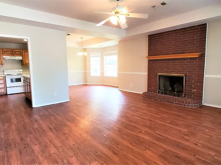3117 N Bell Ave — Photo 3