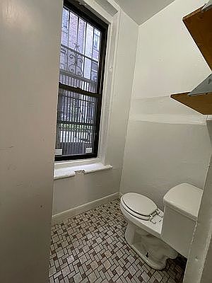 4th image of 410 W 56th St #1R