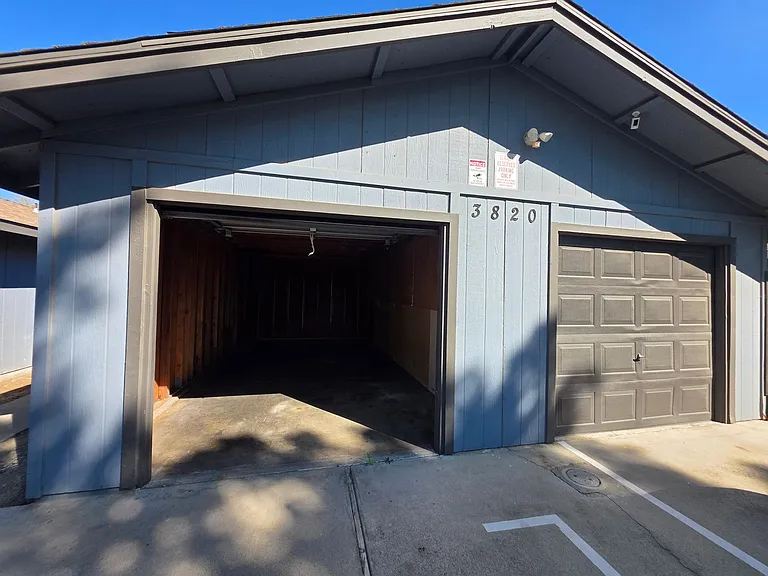 Gareth Ln - Triplex — Photo 27