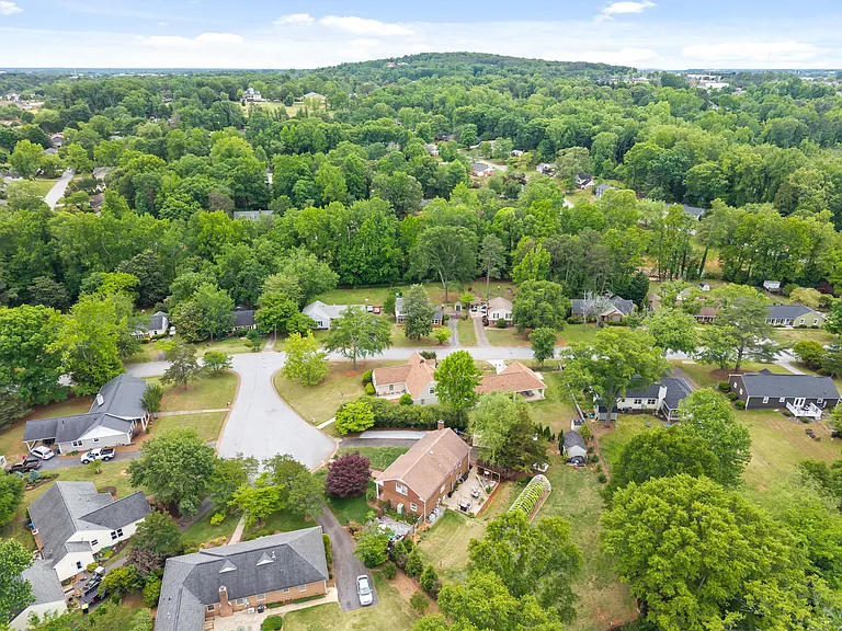5048 Maplewood Dr — Photo 30