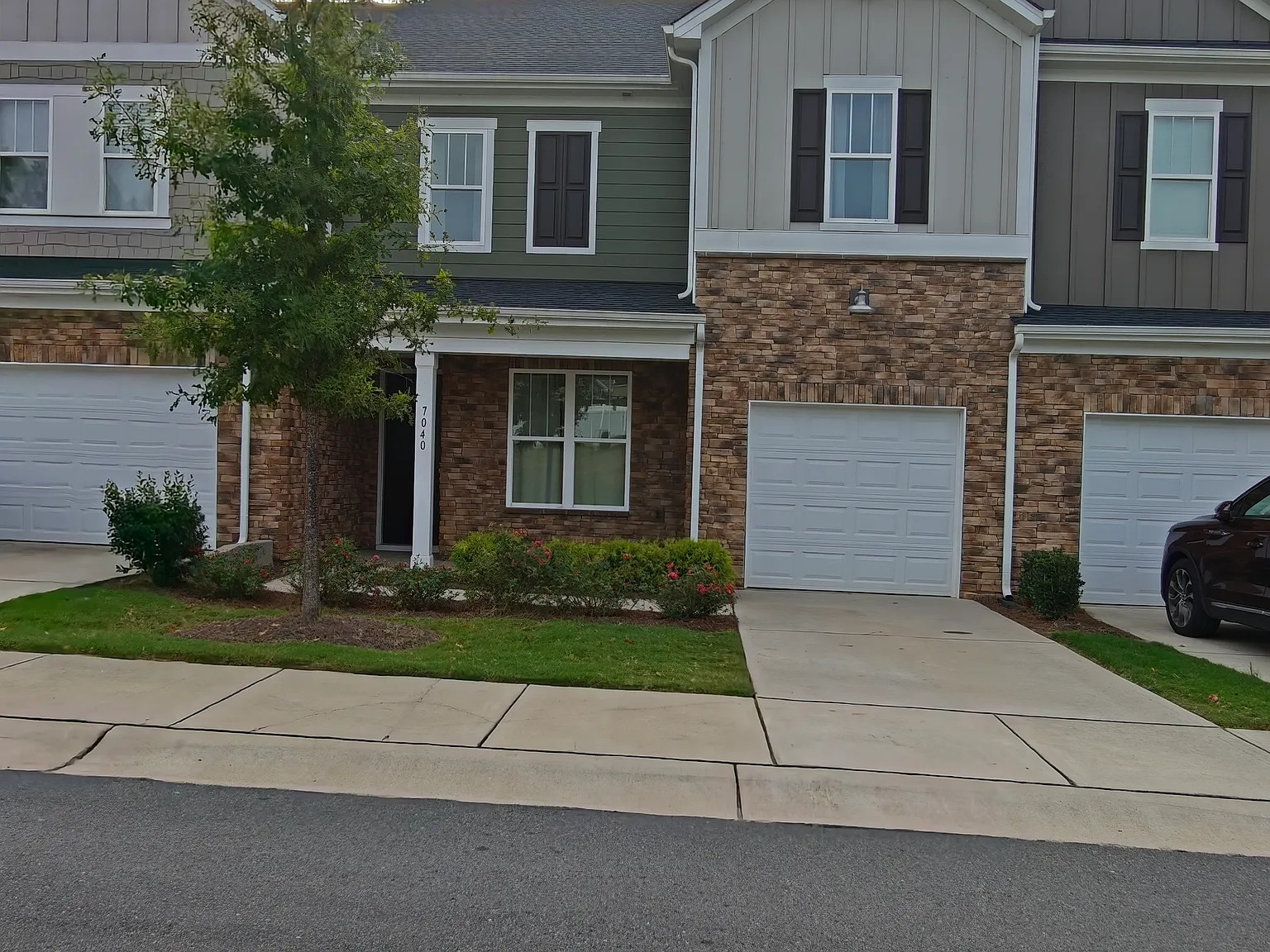 3 bed, 2.5 bath, 2175 sqft, $2,800 — Photo 1