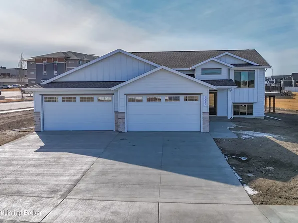 1237 44th Ave W, Dickinson, ND 58601