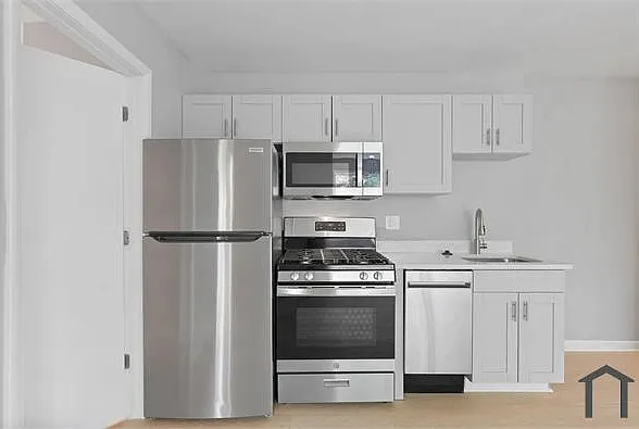 6 bed, 1800 sqft, $7,500 — Photo 2
