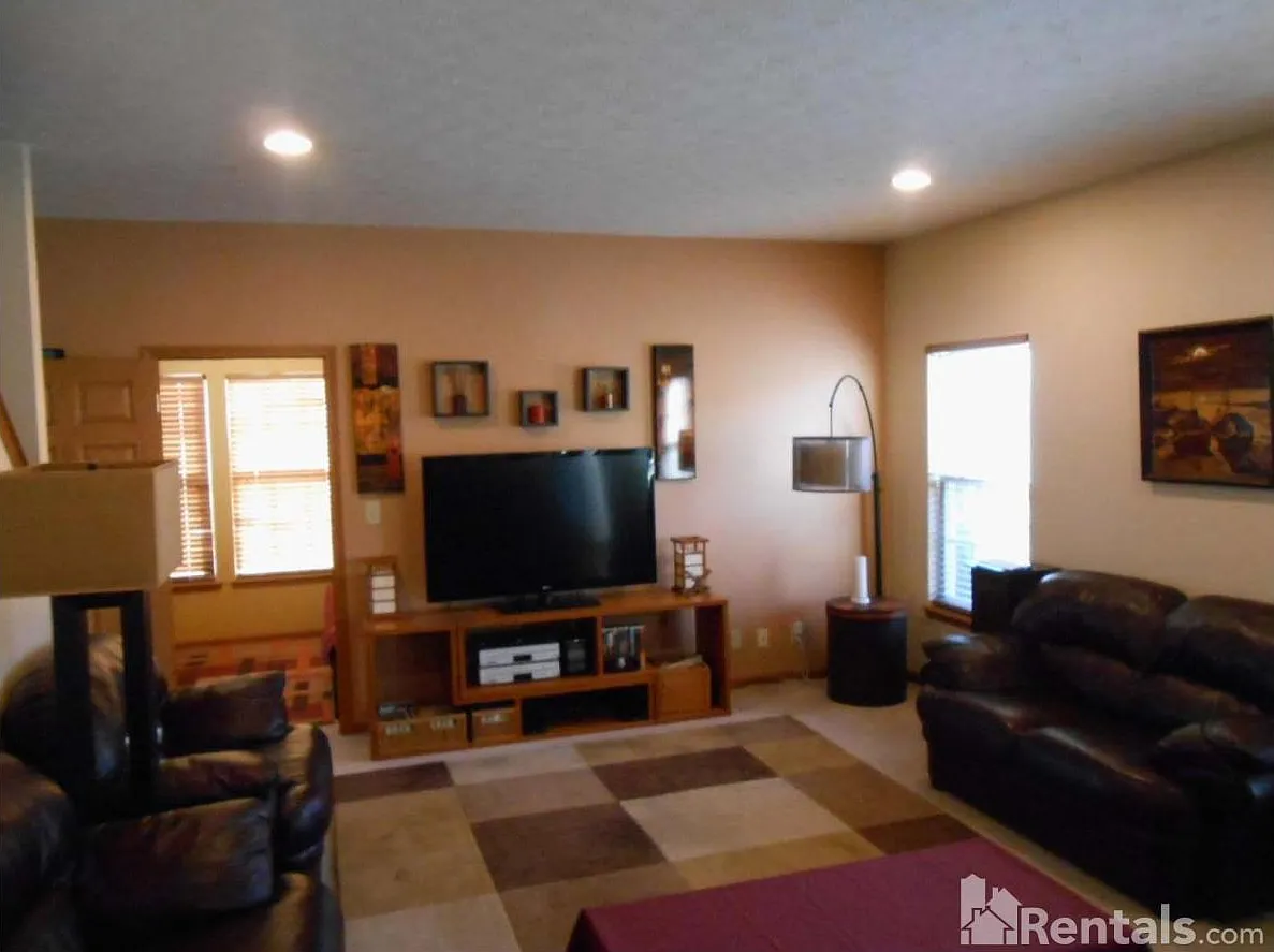 4 bed, 3.5 bath, 3177 sqft, $2,795 — Photo 3