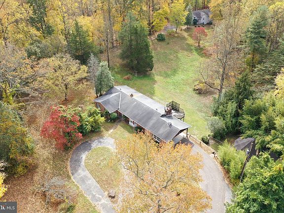 3rd image of 3901 Largo Rd