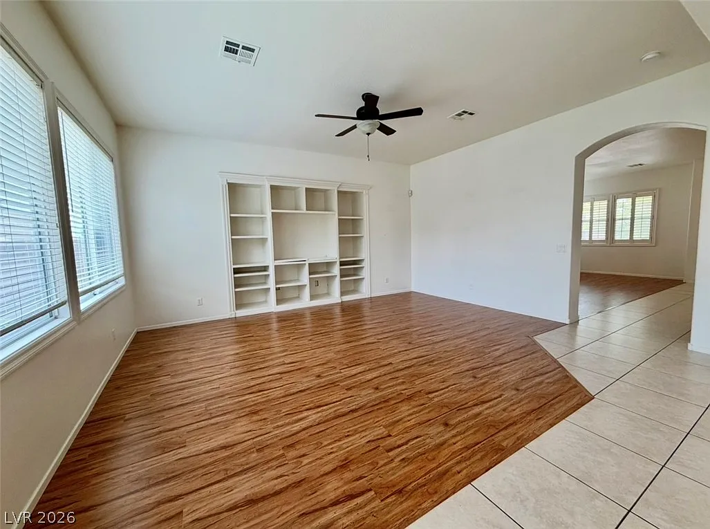 5 bed, 3.0 bath, 2383 sqft, $2,700 — Photo 2