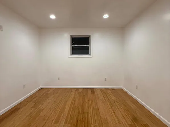 162 University Ave #3A, Newark, NJ 07102