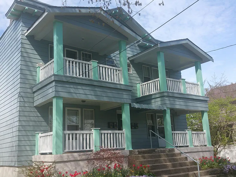 414 Poplar Ave — Photo 1
