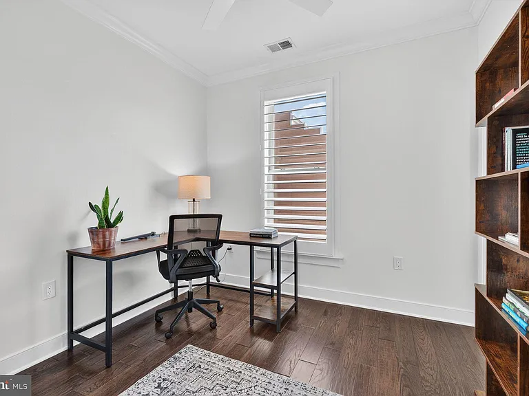 619 E Custis Ave — Photo 24