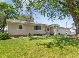 349 Woodland Dr, Owatonna, MN 55060