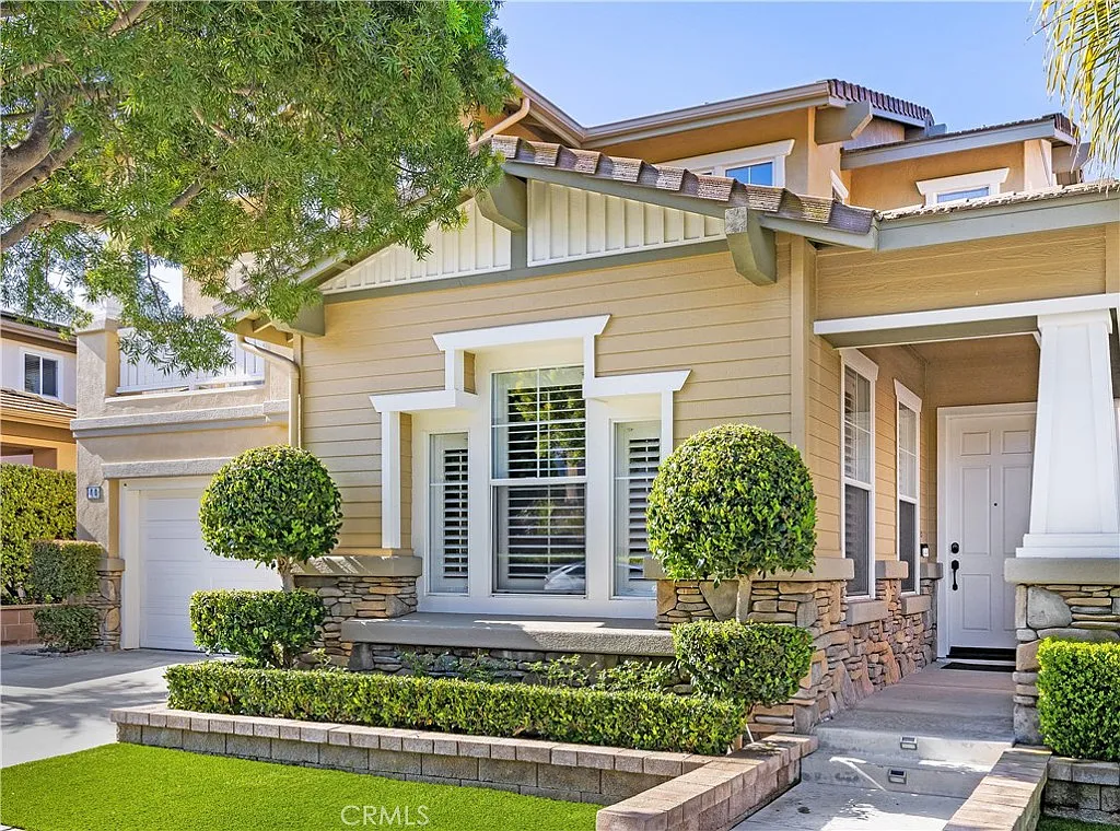 5 bed, 2800 sqft, $7,850 — Photo 1