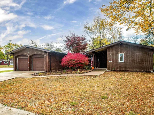 2703 N Rockwood Dr, Peoria, IL 61604