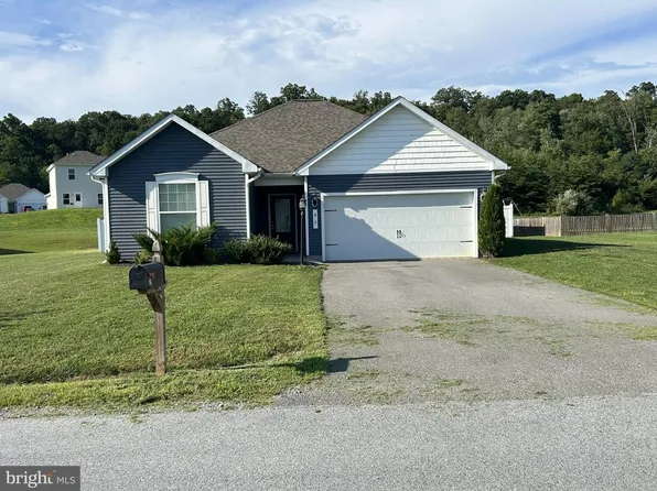89 Rappahannock Run, Falling Waters, WV 25419