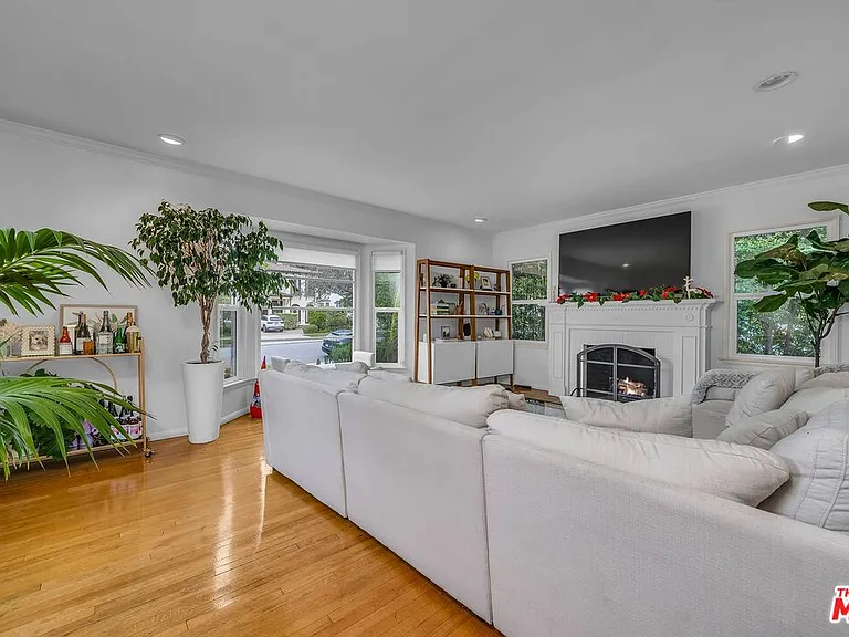 630 S Gretna Green Way — Photo 3