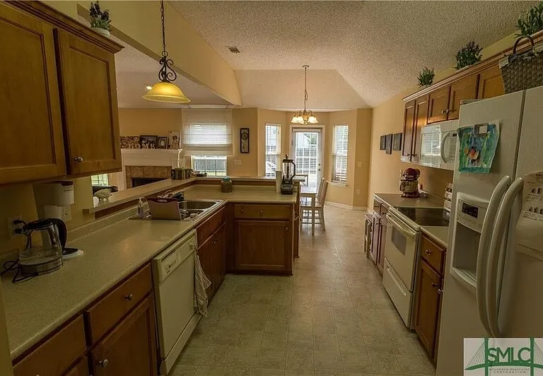 258 Lancaster Way — Photo 7