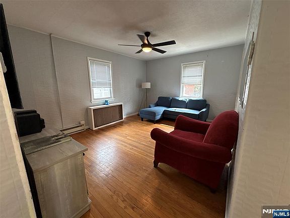 4th image of 40 Sylvan Ave