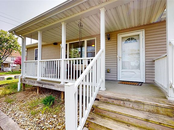 3rd image of 2435 Crescent Dr