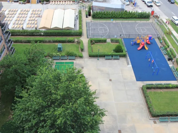 61-20 Grand Central Parkway image 18 of 18