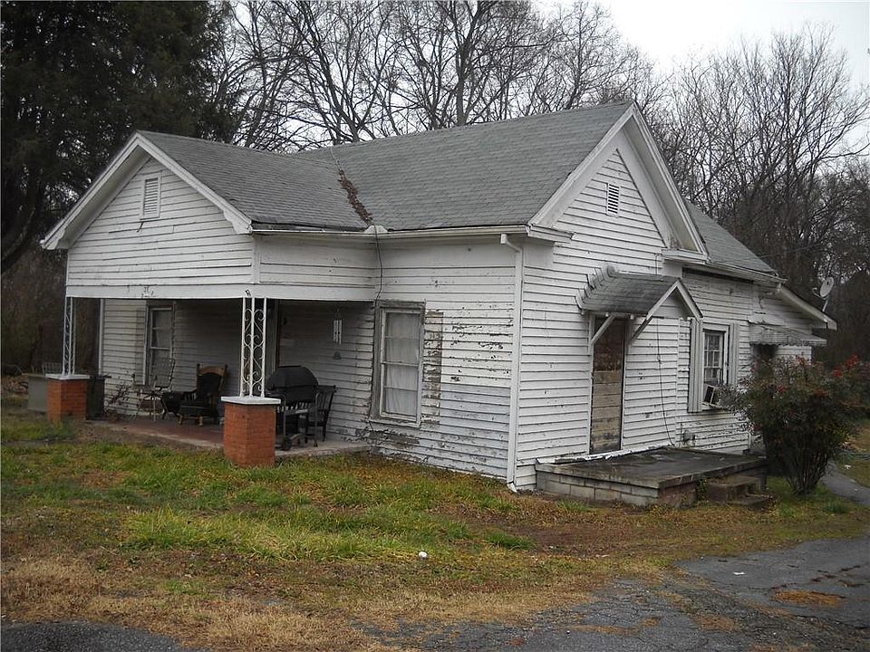 2nd image of 725 E Main St
