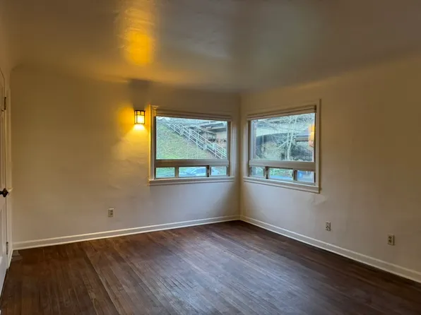 815 N 36th St, Seattle, WA 98103