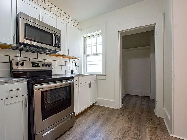 3008 Dewey Ave — Photo 4