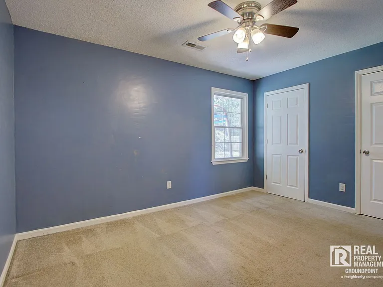 443 Robin Dr — Photo 12