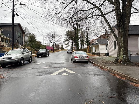 4th image of 110 E Umstead St