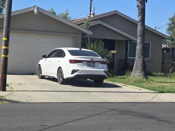 341 Lane St, Turlock, CA 95380