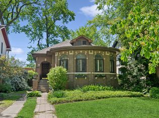 1114 Dobson St, Evanston, IL 60202