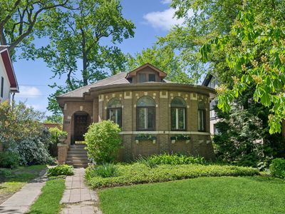 1114 Dobson St, Evanston, IL, 60202