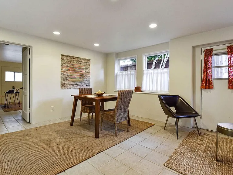 1424 Lincoln St — Photo 9
