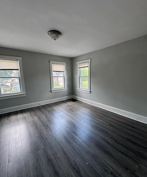 255 Hollywood Dr — Photo 7