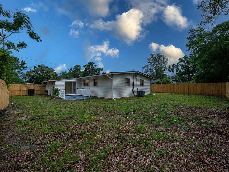 7441 Sandhurst Rd S — Photo 36