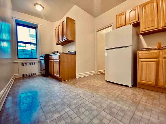 3rd image of 2115 Albemarle Ter #3K