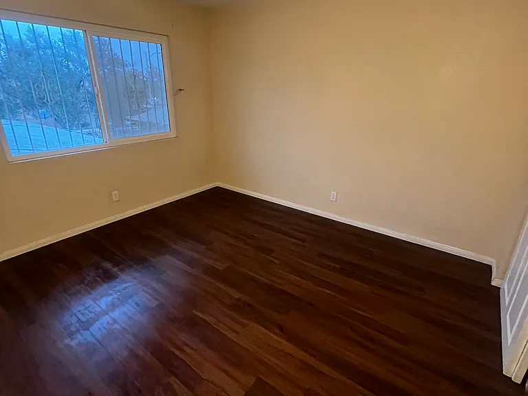 529 McKellar Cir #4 — Photo 5